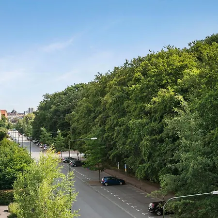 Luxurious 5-room Within Walking Distance To Downtown Lägenhet