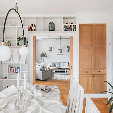 Apartment Luxurious 5-room Within Walking Distance To Downtown Malmo